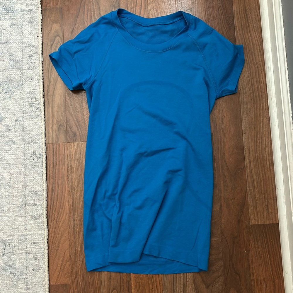 Lululemon blue swiftly tech size 4 short sleeve